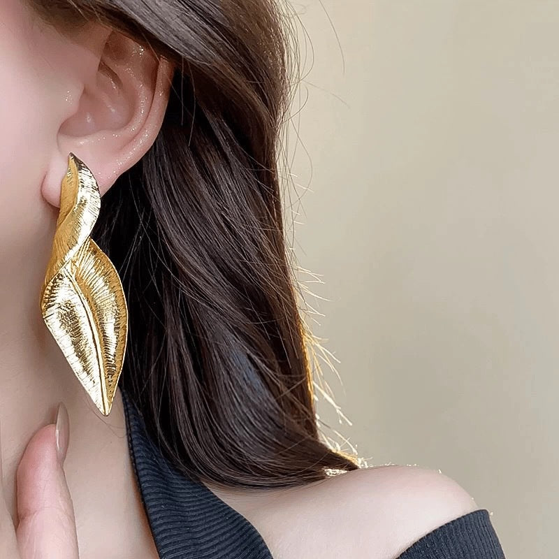 High Profile Retro Leaf-shaped Earring New Unique