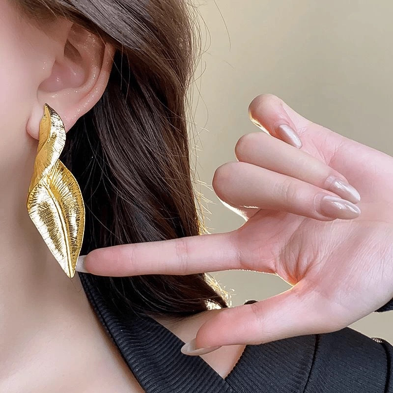 High Profile Retro Leaf-shaped Earring New Unique
