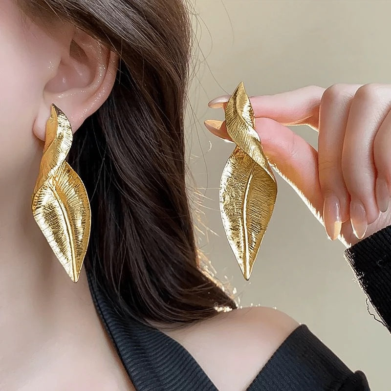 High Profile Retro Leaf-shaped Earring New Unique