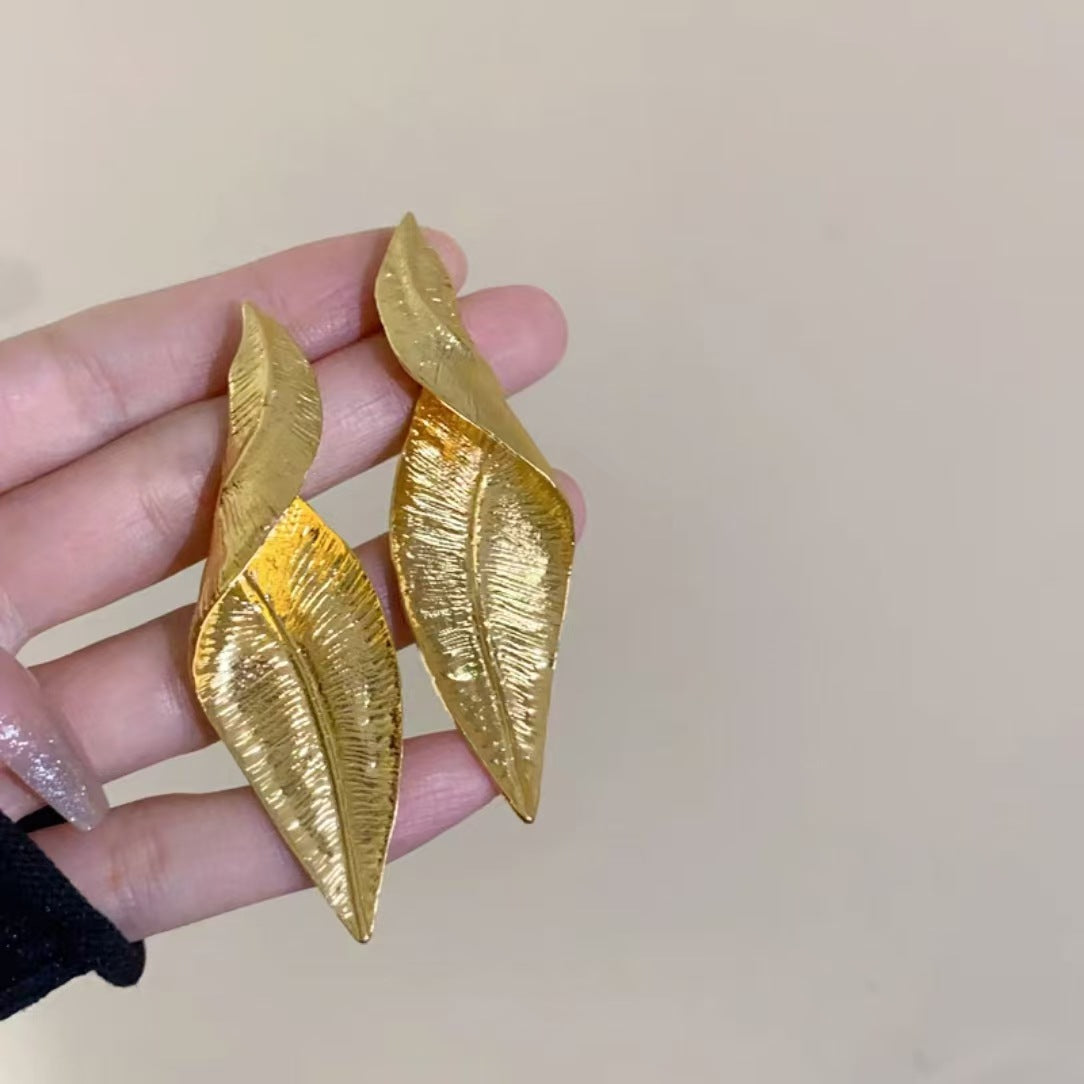 High Profile Retro Leaf-shaped Earring New Unique