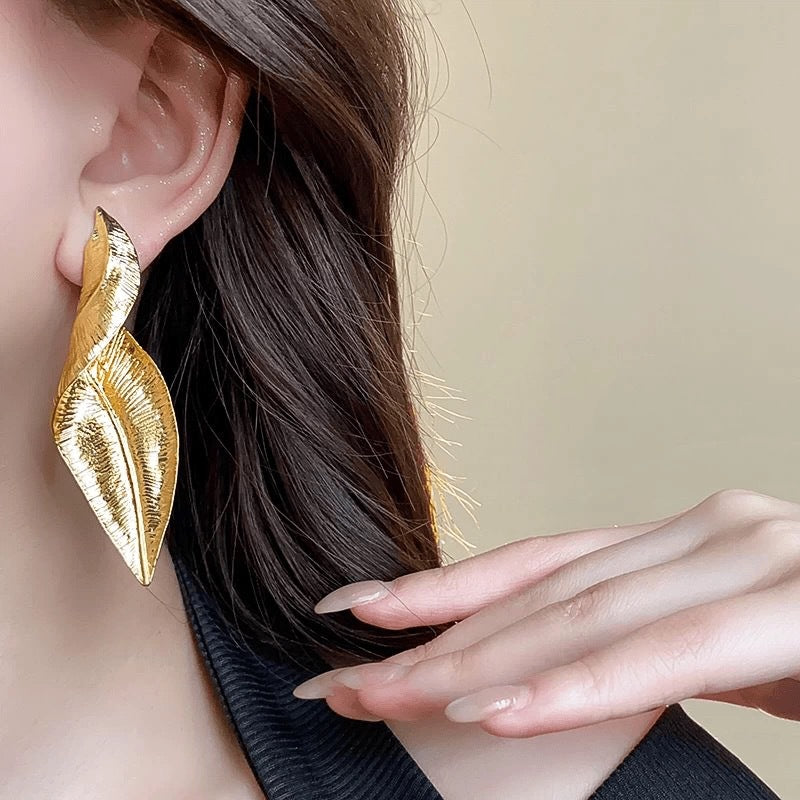 High Profile Retro Leaf-shaped Earring New Unique